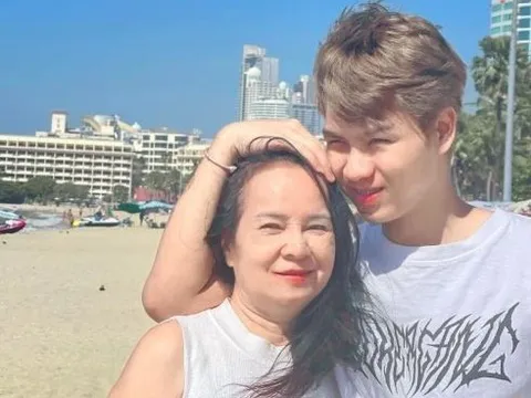 Chàng trai hơn 20 tuổi yêu say đắm bà lão U70 và cái kết