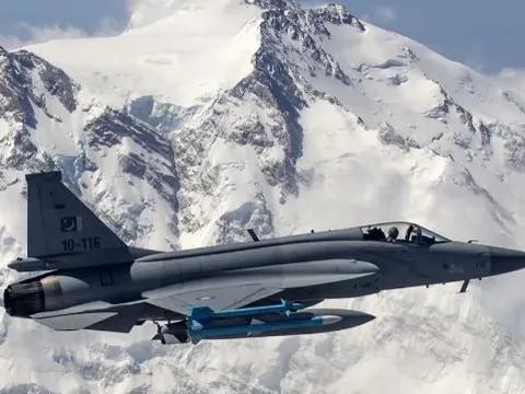 Pakistan tung video JF-17 xuất kích từ căn cứ bí mật, tấn công Ấn Độ