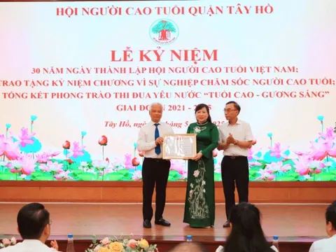 Người cao tuổi quận Tây Hồ: Sáng mãi tinh thần “Tuổi cao - Gương sáng“