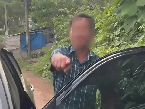 Xác minh vụ cô gái bị tài xế ô tô đánh chảy máu miệng ở Bắc Giang