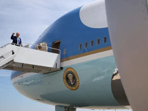 Ông Trump muốn mang về 1.000 tỷ USD từ vùng Vịnh giàu có, để ngỏ khả năng tới Istanbul