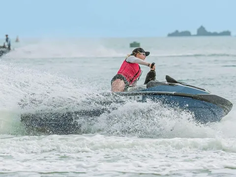 Câu chuyện phía sau màn trình diễn Jetski bắn pháo hoa trên mặt biển hoành tráng sắp diễn ra tại Cát Bà