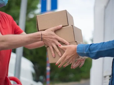 Người phụ nữ mất hơn 900 triệu đồng khi “sập bẫy” thủ đoạn giả mạo shipper giao hàng