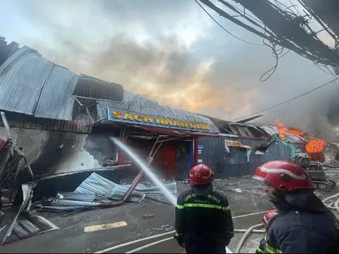 Một cán bộ bị thương khi tham gia chữa cháy tại phường Tây Mỗ, quận Nam Từ Liêm