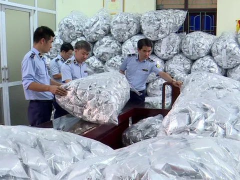 Bắc Ninh: Phát hiện kho chứa 40.000 gói rong biển trôi nổi chuẩn bị tuồn ra thị trường
