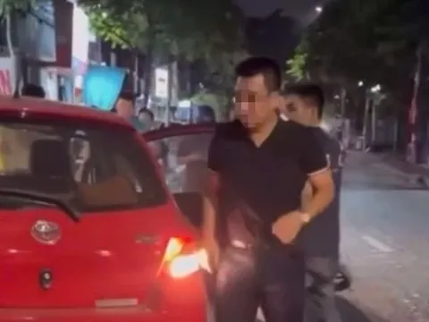 Công an Hà Nội đình chỉ 2 cán bộ có dấu hiệu sai phạm