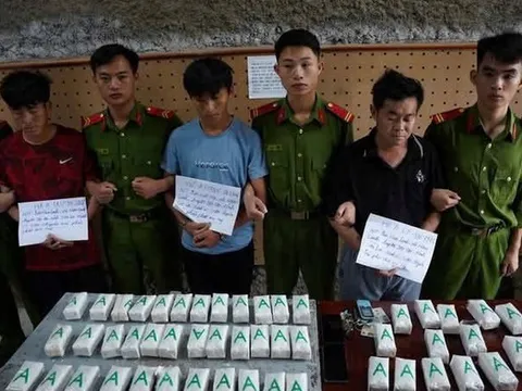 Điện Biên: Bắt giữ 3 đối tượng vận chuyển 17 bánh ma túy tổng hợp