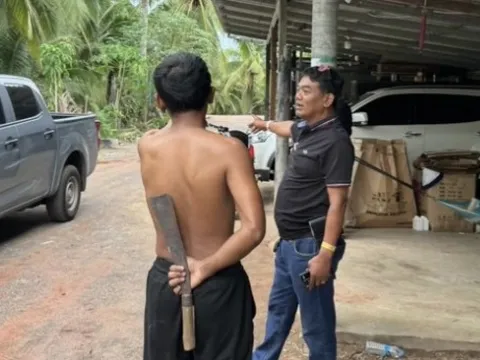 Yêu cầu khách trả tiền hàng, nam shipper bị chém vào mặt