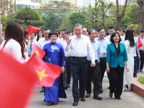 Tổng Bí thư Tô Lâm trải nghiệm giáo dục STEM cùng học sinh Hà Nội
