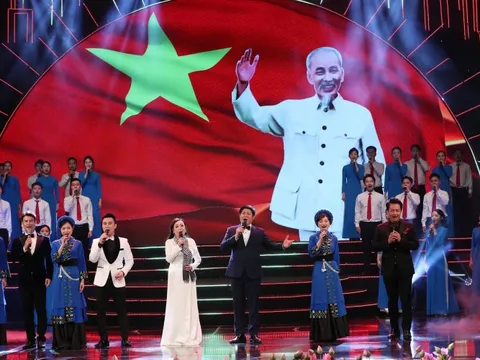 Món quà nghệ thuật từ trái tim tri ân Chủ tịch Hồ Chí Minh