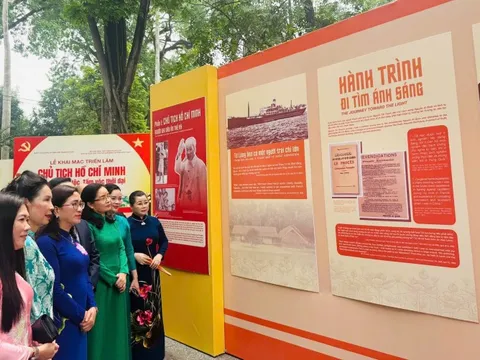 Khai mạc Triển lãm ‘Chủ tịch Hồ Chí Minh - Tinh hoa dân tộc, Tầm vóc thời đại’