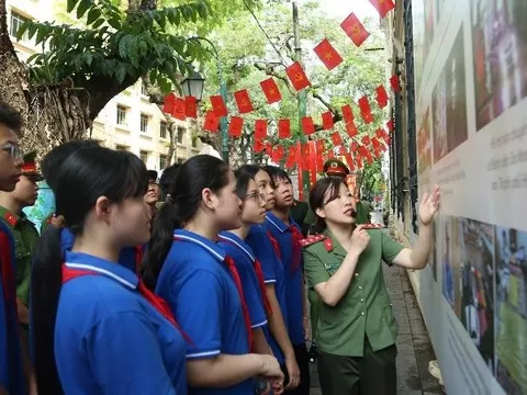 Hà Nội: Trưng bày lưu động “Công an Thủ đô khắc ghi lời Bác”