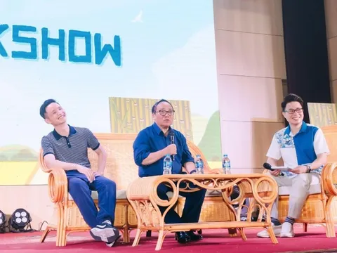 Khi “Hạt gạo làng ta” hóa vũ kịch: Nhà thơ Trần Đăng Khoa “xin… lạy” sinh viên Nhân văn