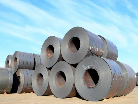 Nhập khẩu thép khổ rộng tăng đột biến trong 4 tháng đầu năm