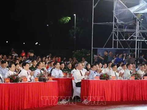 Lãnh đạo Đảng, Nhà nước dự chương trình nghệ thuật đặc biệt 'Người là Hồ Chí Minh'