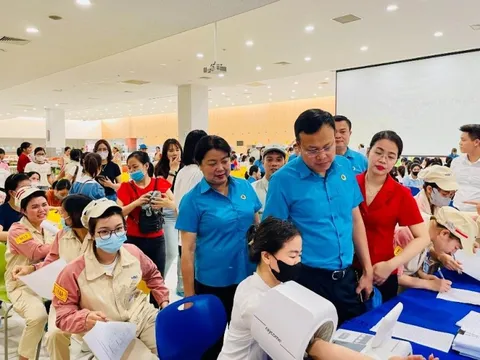 Chăm lo sức khỏe cho nữ công nhân lao động