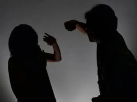 Đánh vợ tử vong vì thấy clip nhạy cảm trong tin nhắn với người đàn ông khác