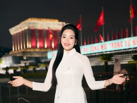 Huyền Trang và “nốt lặng” khiến khán giả rưng rưng, dâng trào cảm xúc khi hát về Bác Hồ