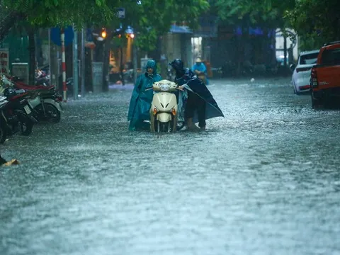 Miền Bắc bước vào đợt mưa rất lớn, tâm điểm dồn dập nơi nào?