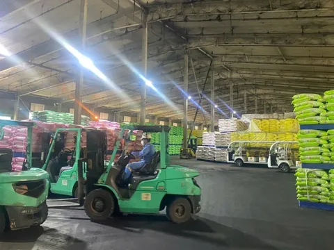 Bộ Nông nghiệp và Môi trường triển khai đợt cao điểm đấu tranh chống buôn lậu và hàng giả