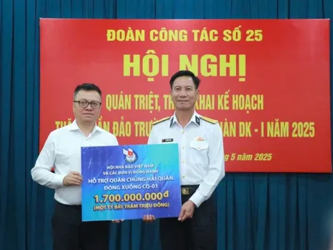 100 lãnh đạo, phóng viên các cơ quan báo chí, Hội nhà báo thăm Trường Sa, nhà giàn DK1