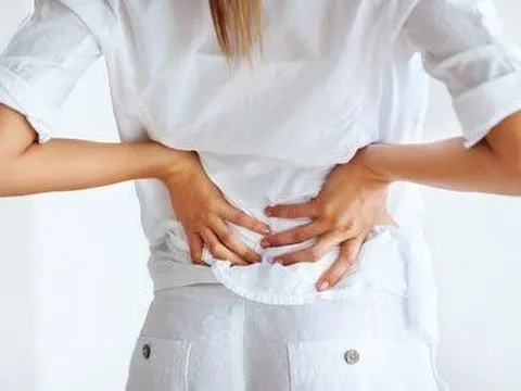 Người phụ nữ gãy xương sau khi trở mình trên giường vì thói quen phổ biến của nhiều chị em