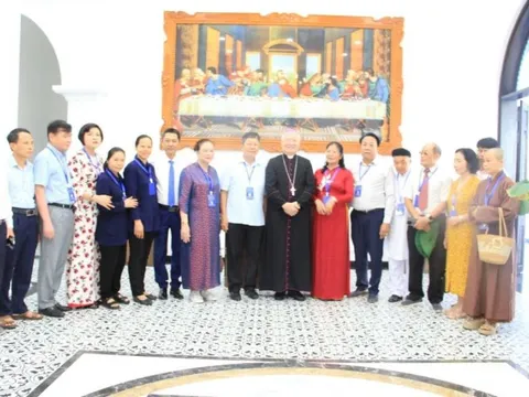 ​Đoàn Mặt trận Tổ quốc thành phố Hà Nội thăm các tổ chức tôn giáo tại thành phố Huế