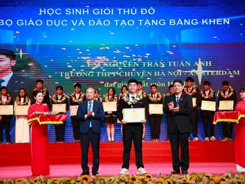 Hà Nội: Tuyên dương khen thưởng học sinh giỏi tiêu biểu Thủ đô năm học 2024 - 2025
