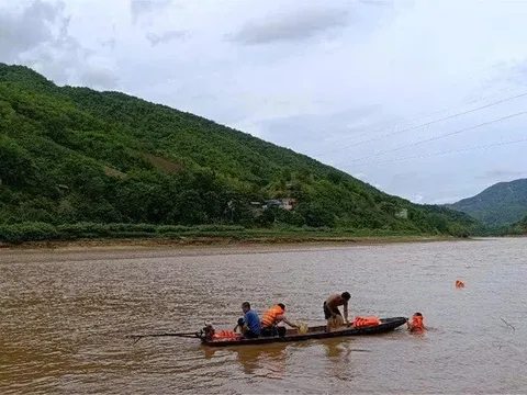 Lao xuống vùng nước sâu cứu em, 2 chị em bị đuối nước thương tâm