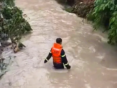 Nỗ lực tìm kiếm bé gái 10 tuổi bị nước cuốn trôi tại Đồng Nai