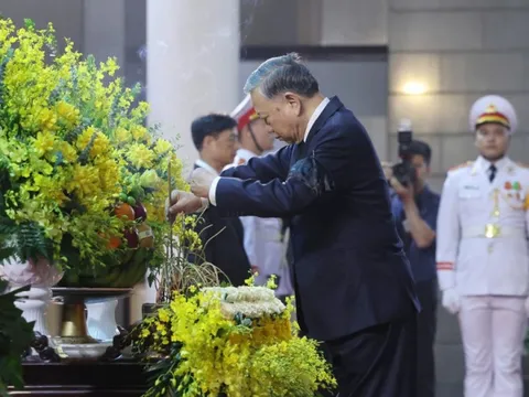 Xúc động, tiếc thương vô hạn qua những dòng ghi sổ tang viếng nguyên Chủ tịch nước Trần Đức Lương