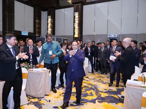 Thủ tướng kêu gọi doanh nghiệp Malaysia mở rộng đầu tư, tin tưởng và gắn bó với Việt Nam