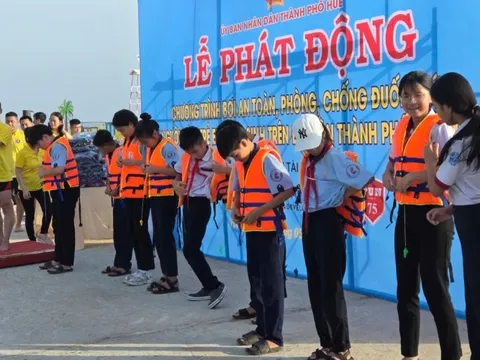 Huế phát động chương trình bơi an toàn, phòng chống đuối nước