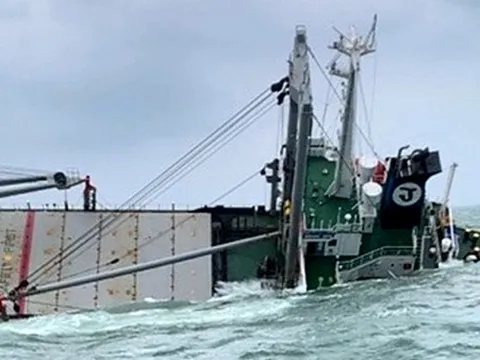 Chìm tàu ở Vũng Áng, 10 người mất tích trên biển