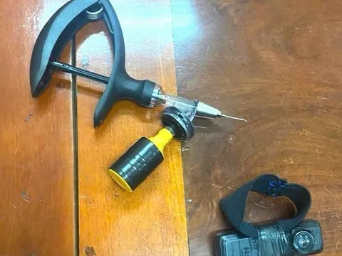 Bắt kẻ đâm kim tiêm vào đùi 5 học sinh rồi quay video
