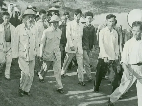 Yêu Bác lòng ta trong sáng hơn