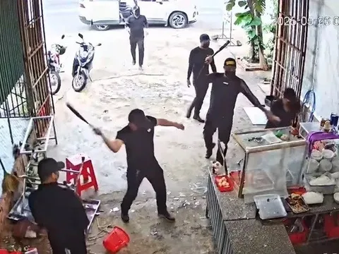 Truy xét nhóm người mặc đồ đen đập phá quán phở