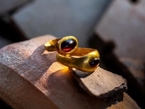 Phát hiện "kho báu" quý giá dưới móng của tòa nhà
