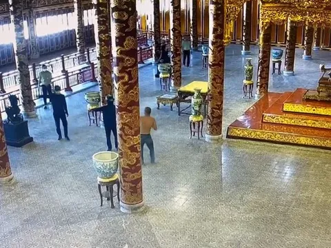 Vụ ngai vua triều Nguyễn bị xâm hại: Không thể chỉ đổ lỗi cho người vi phạm!