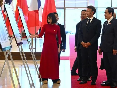 Chủ tịch Quốc hội Trần Thanh Mẫn hội kiến Tổng thống Pháp Macron