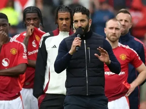 Manchester United bay gấp sang châu Á sau mùa giải tệ hại