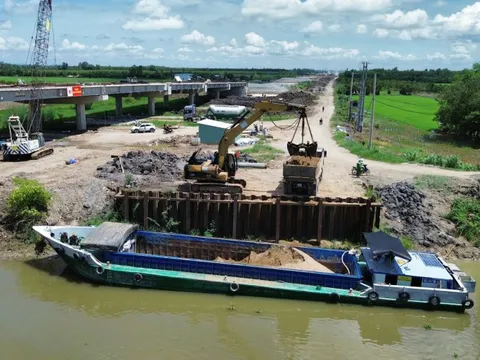 Tháo gỡ khó khăn về vật liệu cho cao tốc Châu Đốc - Cần Thơ - Sóc Trăng tăng tốc vượt kế hoạch
