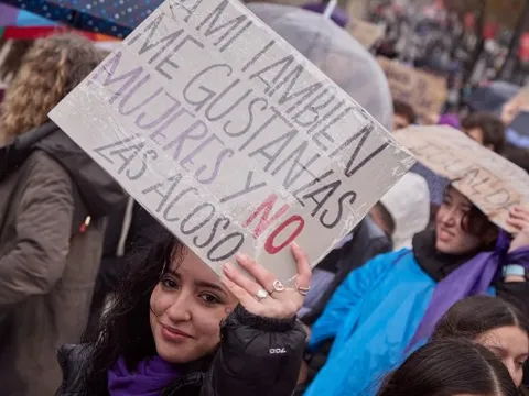 Phụ nữ đang bị “bỏ rơi” trong kỷ nguyên số