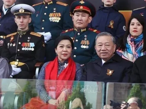 Tổng Bí thư Tô Lâm và Phu nhân dự Lễ duyệt binh kỷ niệm 80 năm Ngày Chiến thắng