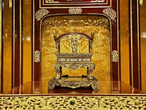 Huế thông tin về sự việc ngai vua triều Nguyễn ở điện Thái Hòa bị phá hỏng