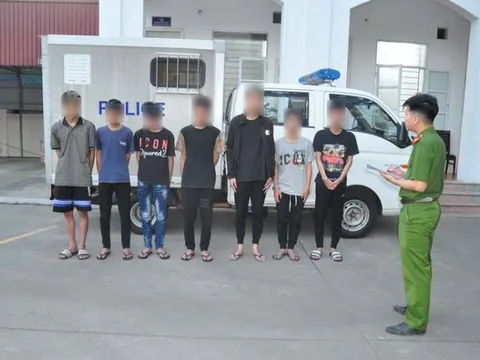 Khởi tố 11 đối tượng mang hung khí chạy trên đường gây mất trật tự