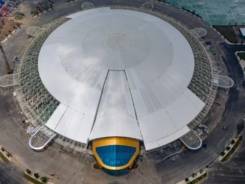 Xôn xao hình ảnh gấp rút hoàn thiện Trung tâm Hội chợ Triển lãm Quốc gia - Biểu tượng mới của Thủ đô hiện đại