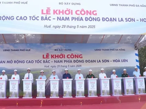 Khởi công mở rộng cao tốc đoạn La Sơn - Hòa Liên, từ 2 làn xe lên 4 làn xe