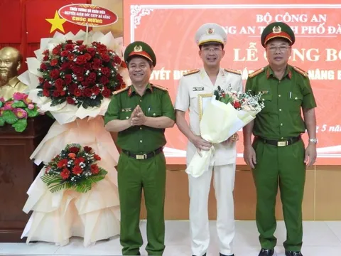 Công an Đà Nẵng công bố quyết định thăng cấp bậc hàm, nâng lương cho gần 1.200 cán bộ, chiến sĩ