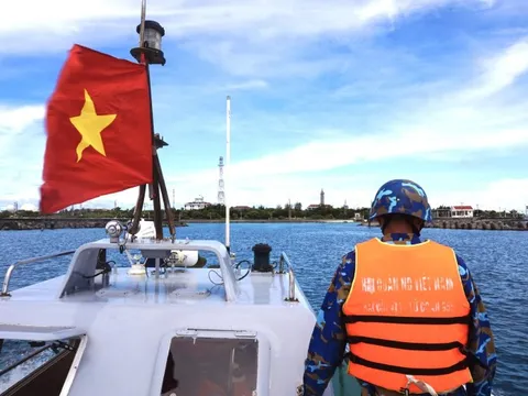 Trường Sa - Điểm tựa vững chắc, tiếp sức cho ngư dân giữa trùng khơi